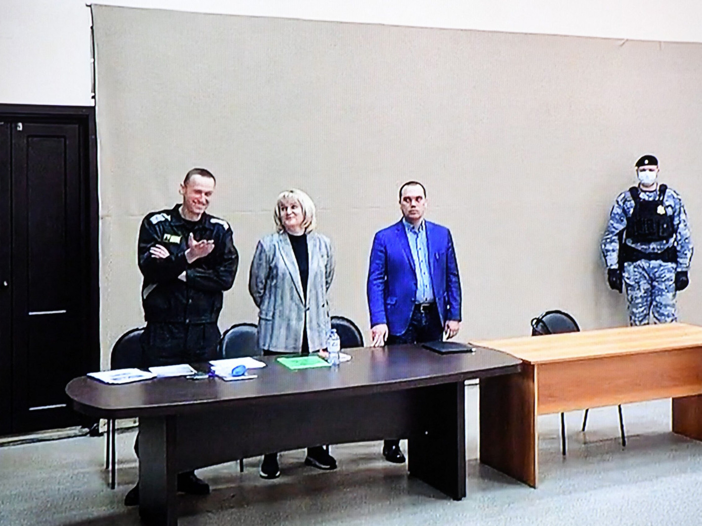 Кремлийн шүүмжлэгч А.Навальныйд мөнгө завшсан хэргээр дахин 9 жилийн хорих ял оноожээ