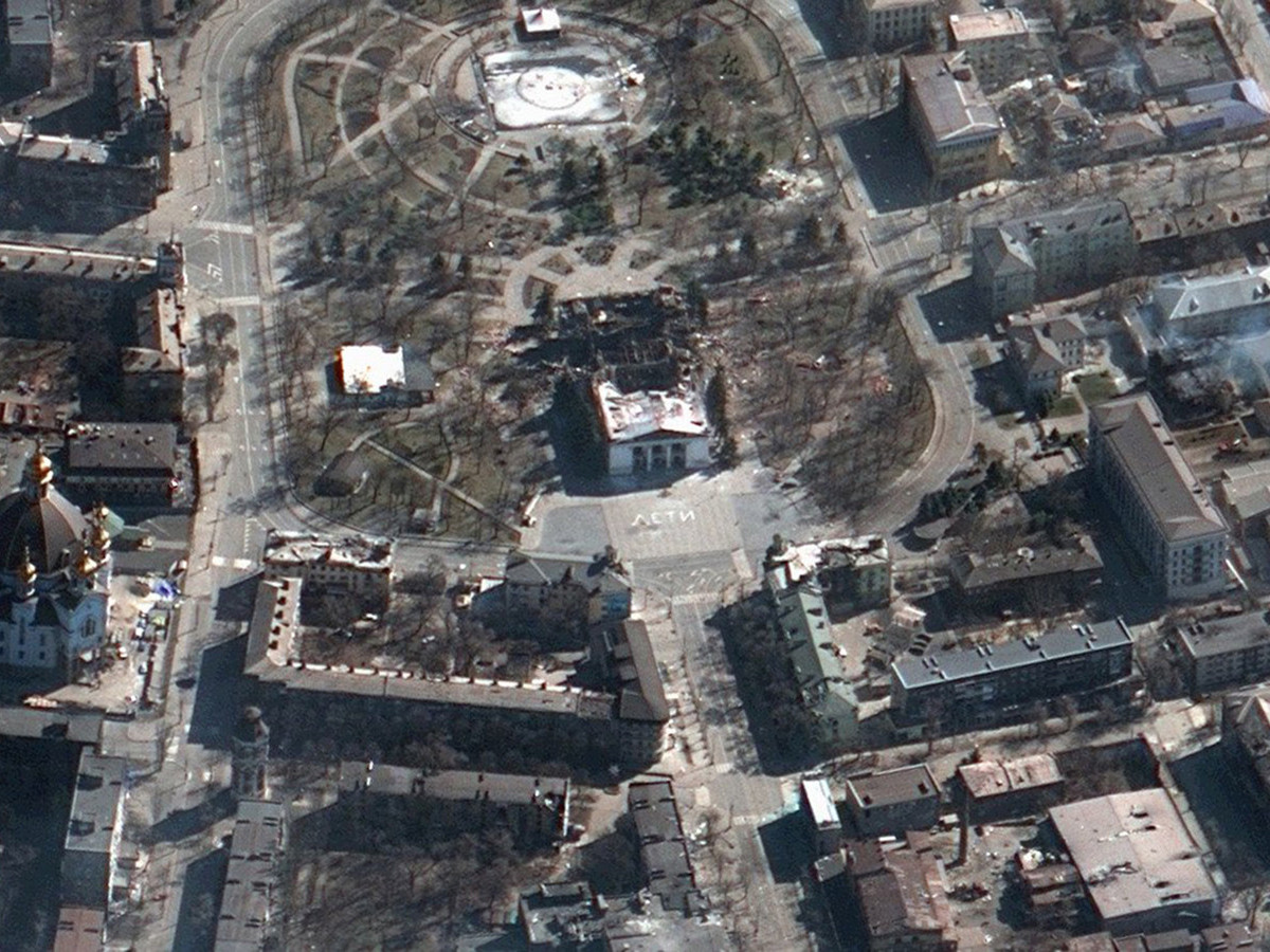 "Мариуполийн театрт Оросын цохилтын улмаас 300 хүн амиа алдсан" гэж тооцоолжээ