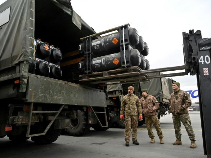 Герман улсаас илгээсэн 1500 ширхэг пуужин, пулемёт зэргийг Украины тал хүлээн авчээ