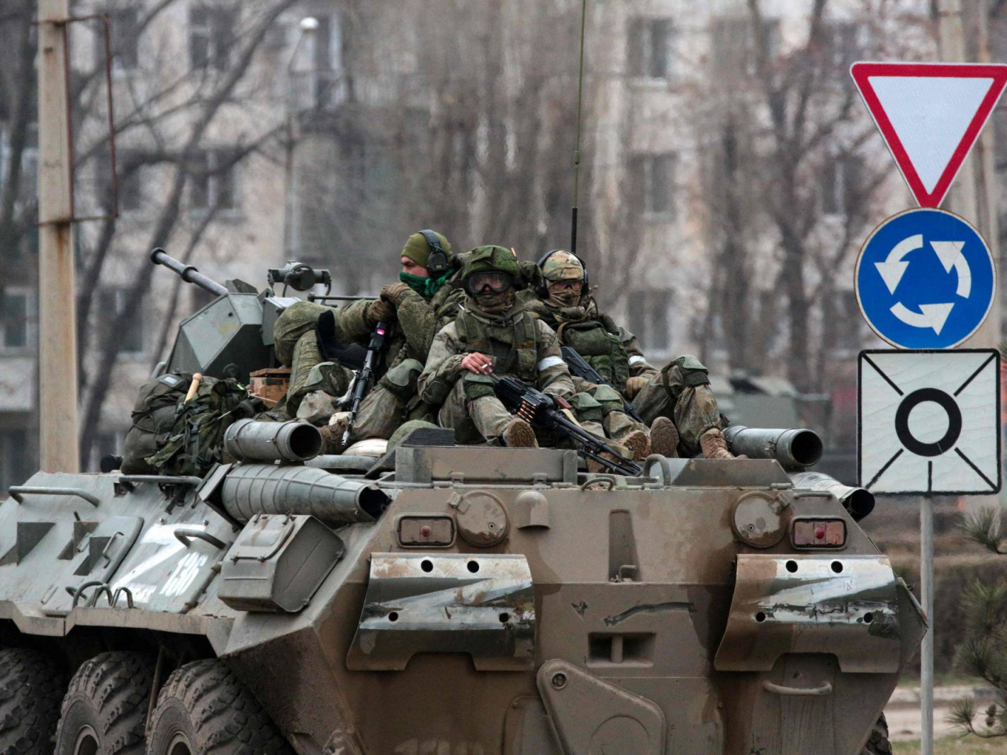 Киев хот руу чиглэсэн Оросын армийн дайралтыг няцаасаар байна гэж Украины Зэвсэгт хүчний штаб мэдэгдлээ