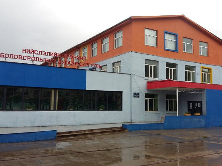 97 дугаар сургуулийн захирал ажлаа хүлээлгэн өгчээ