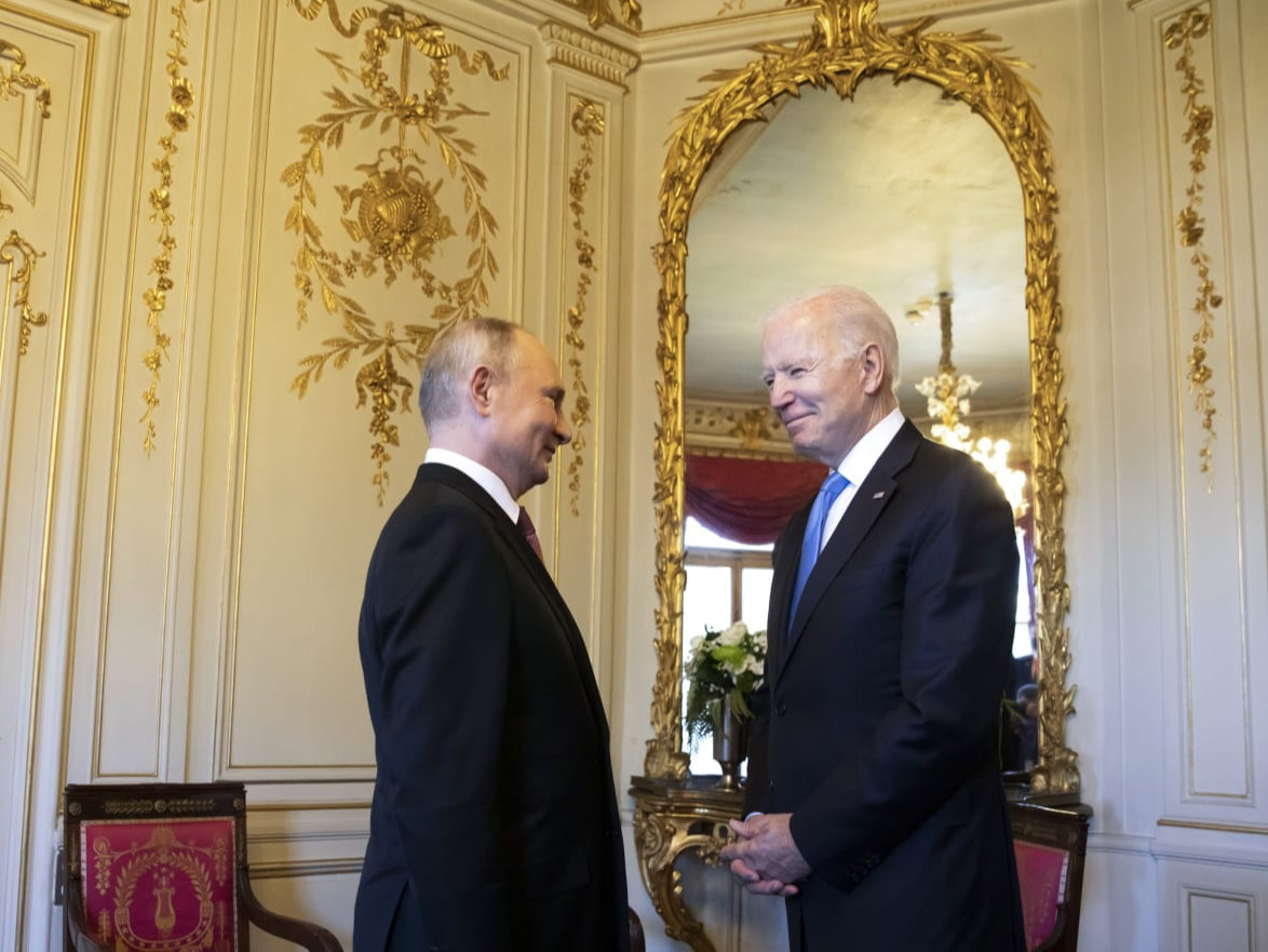 Шинэ хориг арга хэмжээнүүд "В.Путины насанд хүрсэн охидыг онилж магадгүй" гэж мэдэгджээ