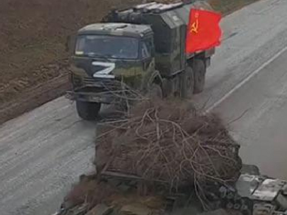 "Дэлхийн 2-р дайны ялалтын туг"-ийг Оросуудад эзлэгдсэн Украины нутаг дэвсгэр дээр мандуулж эхэлжээ