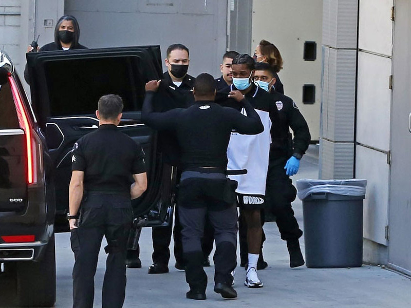 Лос Анжелесын цагдаа нар дуучин Рианнагийн нөхөр рэппер A$AP Rocky-г баривчилжээ