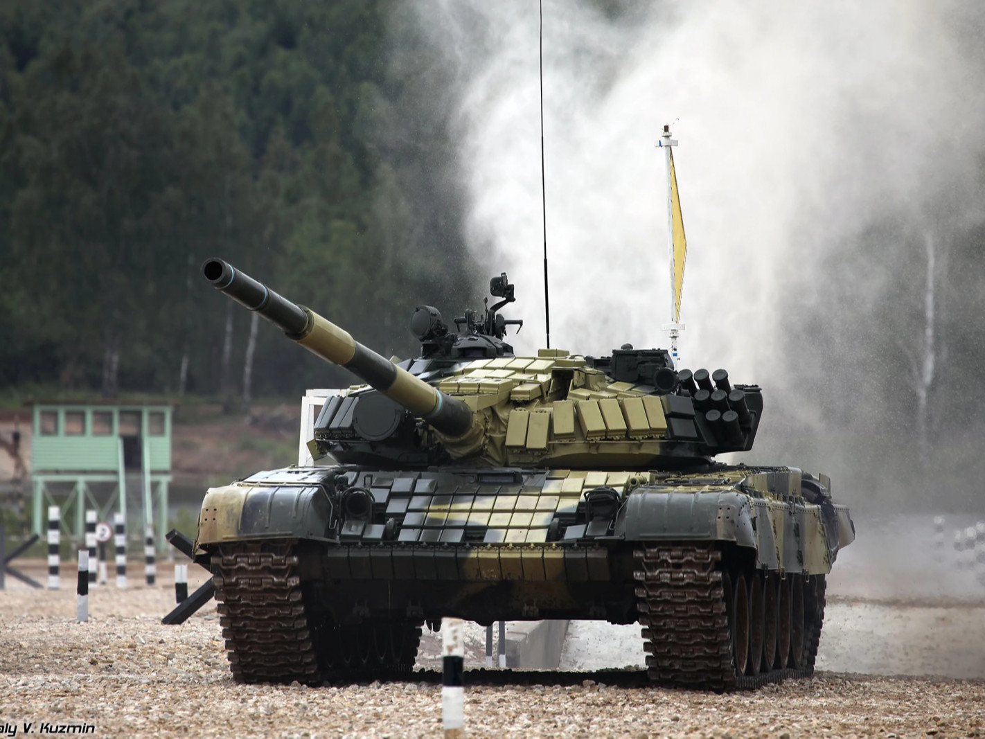 Польш улс Украин руу 200 гаруй танк илгээсэн гэж мэдээлжээ
