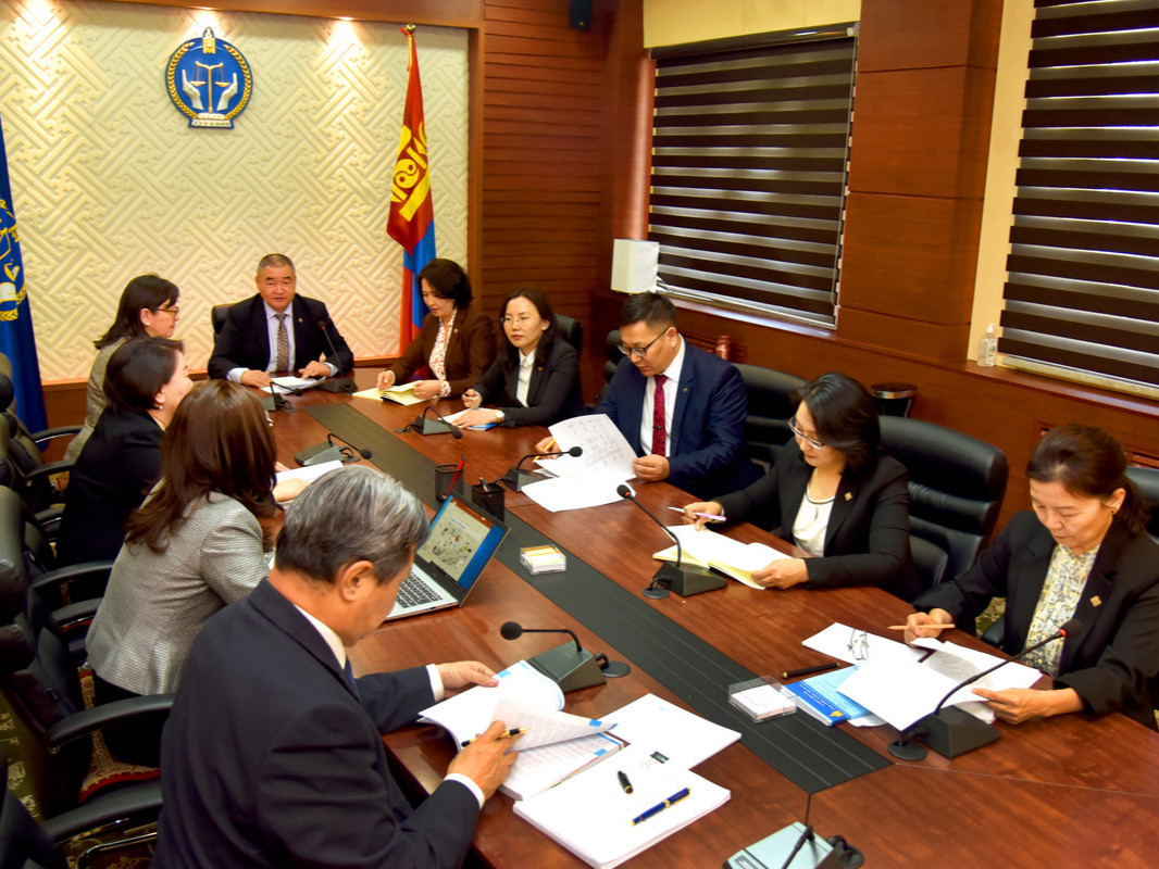 Хэвлэл мэдээллийн хэрэгслээр шүүгчид нөлөөлөхөөр завджээ
