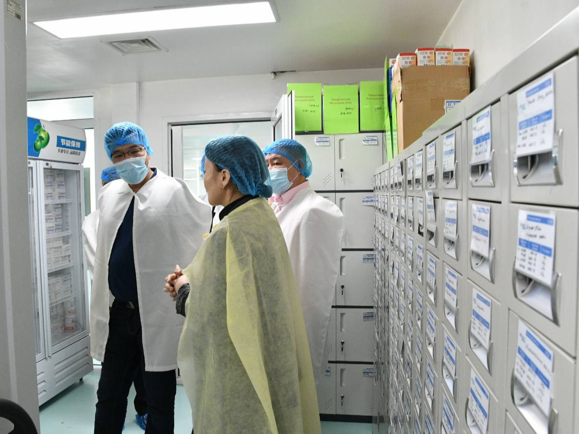 Эрүүл мэндийн сайд С.Энхболд эмийн АЙВИКО, МОНОС,НАХИА үйлдвэрт ажиллаж байна 