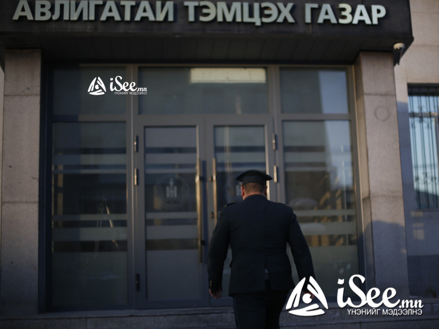 Баянгол дүүргийн ЗДТГ-ын албан тушаалын хэргийг дарж байж болзошгүй хэмээн АТГ-ын үүдэнд СУУЛТ ХИЙХЭЭР болжээ