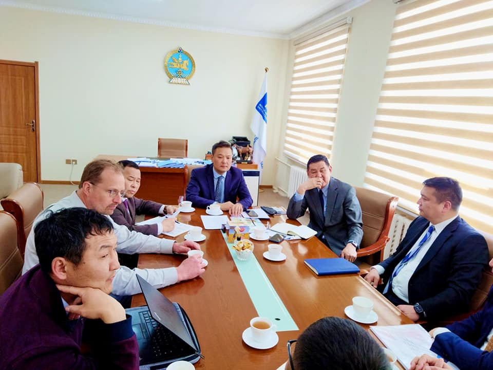 БОАЖЯ: Зэрлэг ан амьтанд ээлтэй байдлаар төмөр замын хамгаалалтын торны стандартыг сайжруулана