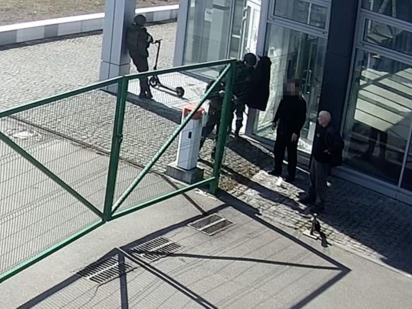 ВИДЕО: Оросын цэргүүд энгийн хоёр иргэнийг хөнөөж буйг харуулсан бичлэгийг CNN агентлаг нийтэлжээ