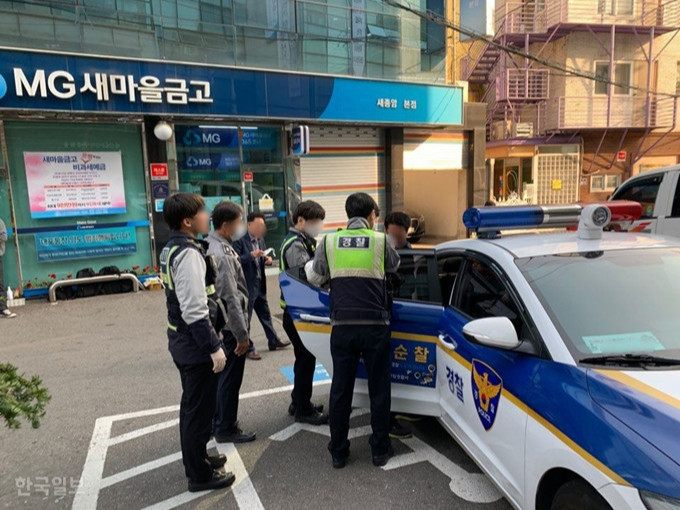 БНСУ-д иммигрэйшнд хоригдоод байсан 13 настай монгол хүүг ээжийнх нь хамтаар түр суллажээ