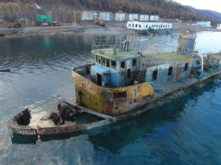 БИДНИЙ ТУХАЙ: Хөвсгөл нууранд живсэн автомашинуудад 48 тонн орчим шатахуун хадгалагдаж байна