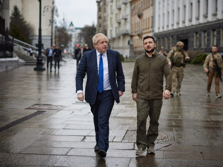 В.Путины сүрдүүлгийг үл тоон Их Британи улс Украинд алсын тусгалт пуужингийн систем нийлүүлэхээ мэдэгджээ