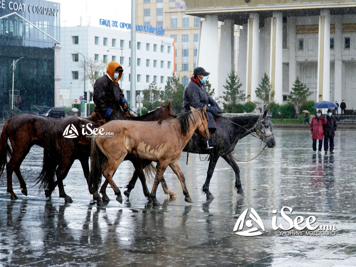 LIVE: Морьтой жагсагчдыг төв талбай руу нэвтрүүлэхгүй гэж Хуулийн байгууллагаас шаардлага тавьж байна