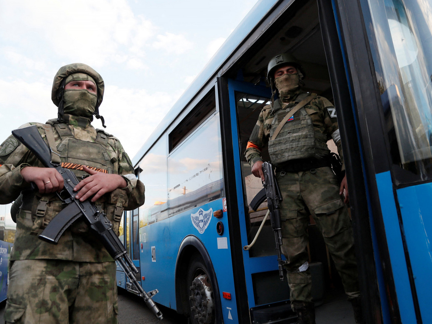 Мариуполь хотод бууж өгсөн Украины 1000 гаруй цэргийг Орос руу шилжүүлсэн гэв