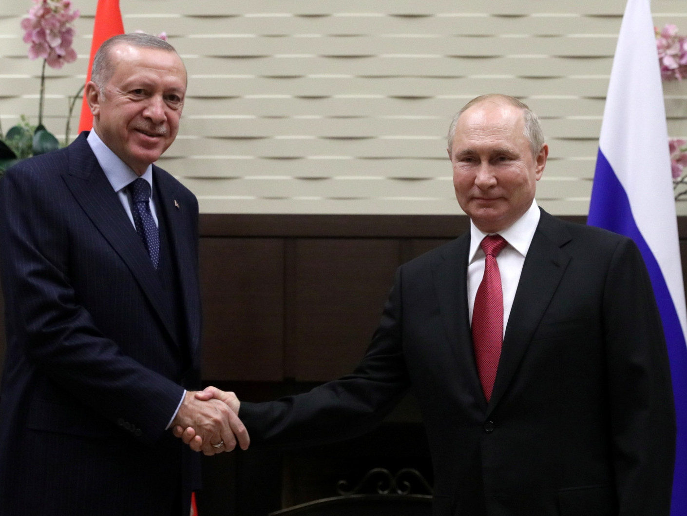 ВИДЕО: Туркийн ерөнхийлөгч Эрдоган В.Путинг 50 секунд хүлээлгэж, "хариугаа авчээ"