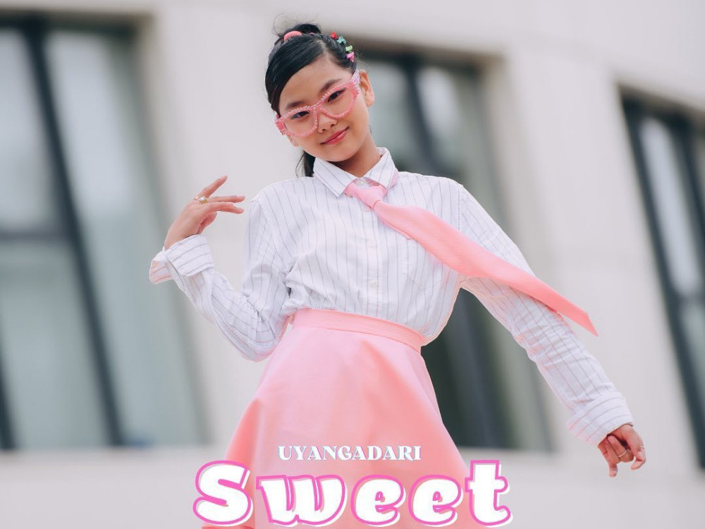 Дуучин Г.Уянгадарь охин хичээлийн шинэ жилийг тохиолдуулан "Sweet School" нэртэй  уран бүтээлээ гаргажээ