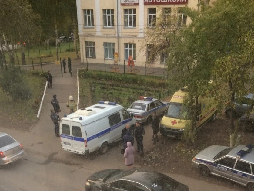 ШУУРХАЙ: ОХУ-ын нэгэн сургуульд буутай этгээд халдаж зургаан хүн алагдаж, 20 хүн шархаджээ