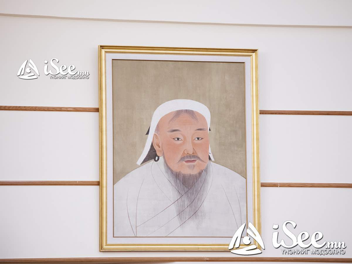 ФОТО: “Чингис хааны эш хөрөг”-ийг Их хуралдай танхимд заллаа