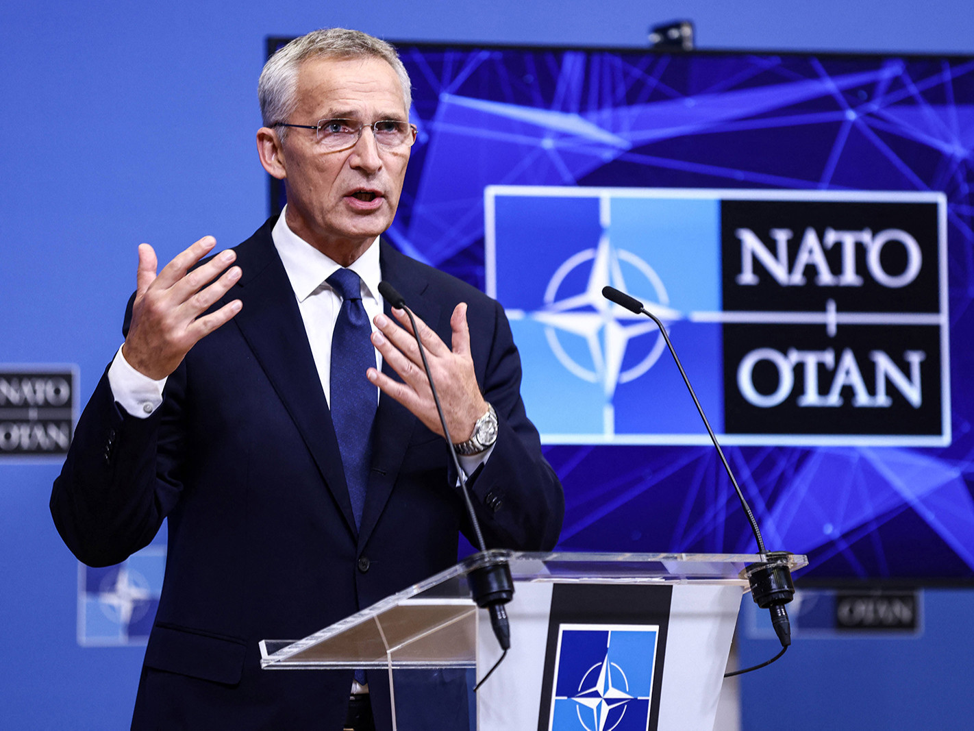 НАТО-гийн есөн орны Ерөнхийлөгч нар нэгдэж, "Украиныг гишүүнээр элсүүлэхийг дэмжиж, цэргийн тусламжаа нэмэгдүүлэх"-ийг уриалжээ
