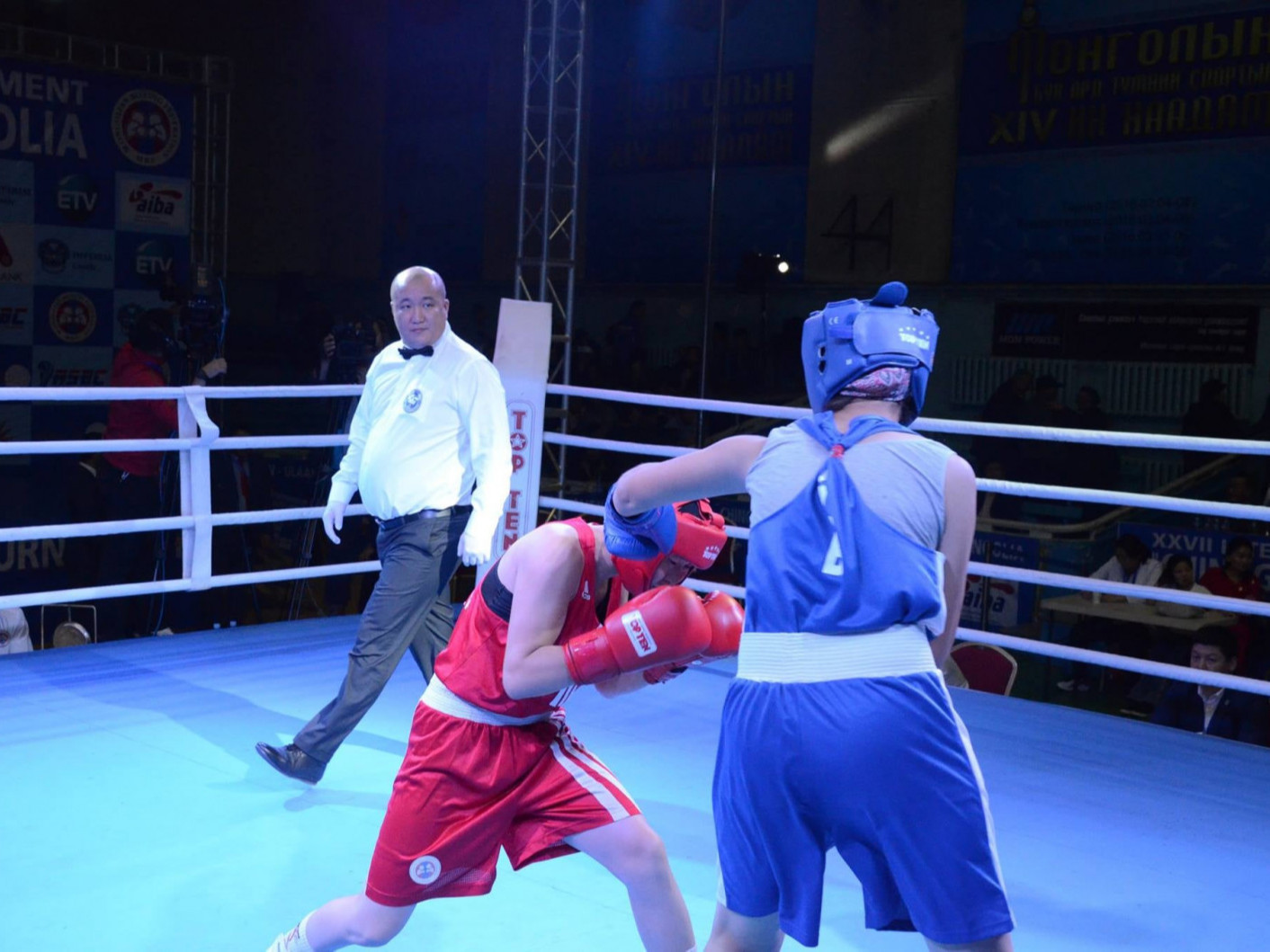 Монголын боксын холбооны шүүгч Г.Бадрах, Ц.Цогтгэрэл нар олон улсын техникийн ажилтан болжээ
