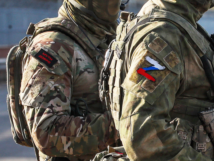 Галт зэвсгийн сургуулилт хийж байсан Оросын цэргүүд гал нээж 11 хүнийг хороож, 15 алба хаагчийг шархдуулсан хэрэг гарчээ