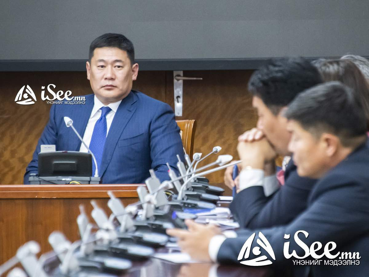 "Засгийн газраас хэрэгжүүлэх мега төслүүдийн санхүүжилт төлбөрийн тэнцэл, валютын ханшаар дамжин инфляцид дарамт учруулах эрсдэлтэй" гэжээ