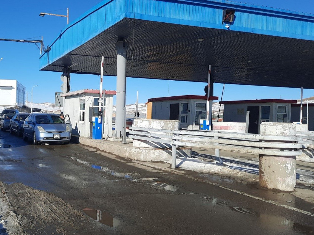 LIVE: Торгууль, татвараа төлөөгүй автомашиныг УБ-руу нэвтрүүлэхгүй гэх асуудлын хэрэгжилтийг 22-ын товчооноос сурвалжилж байна