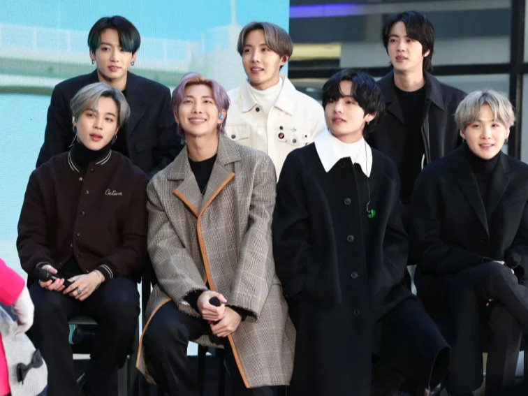 Алдарт BTS хамтлагийн гишүүд цэргийн алба хааж, удаан үргэлжилсэн маргааныг зогсооно гэв