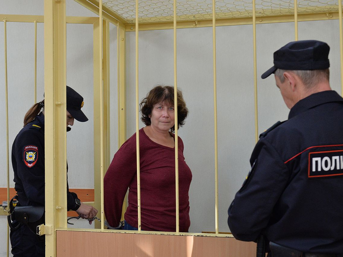 В.Путины эцэг, эхийн булшин дээр "захидал" үлдээсэн ОХУ-ын тэтгэврийн хөгшинд таван жилийн хорих ял төлөвлөжээ
