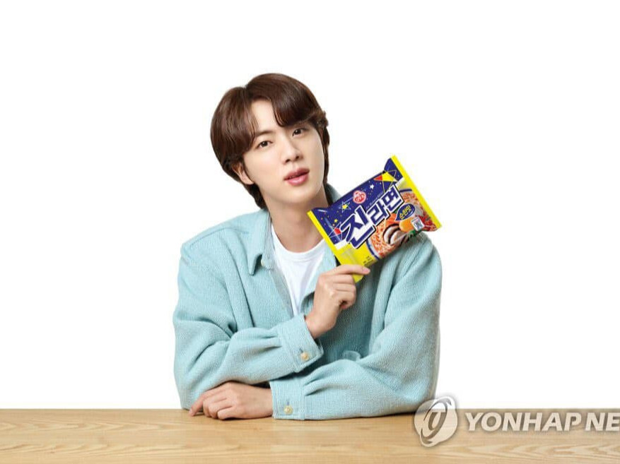 BTS хамтлагийн гишүүн Ким Согжин “Жин” бэлэн гоймонгийн нүүр царайгаар сонгогджээ