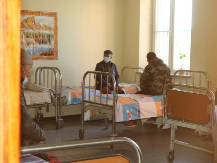 ФОТО: Дархан-Уул аймаг орон гэргүй иргэдийг өвлийн улиралд түр байрлуулж, бүх төрлийн тусламж үзүүлэх ажлыг эхлүүлжээ