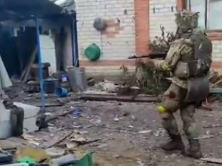 ФОТО: Бууж өгөн, олзлогдсон Оросын цэргүүдийг буудаж, дайны гэмт хэрэг үйлдсэн гэж Украиныг буруутгажээ
