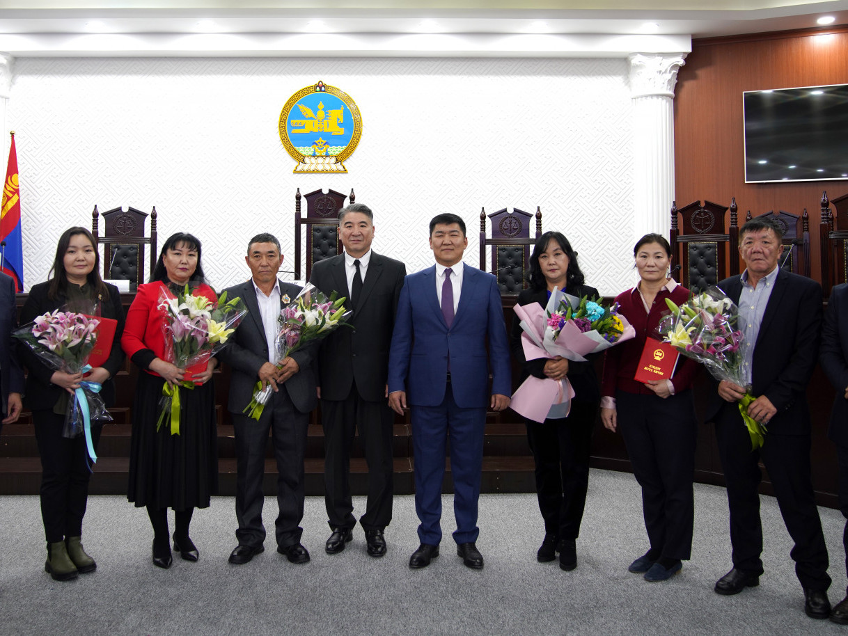 ДЭЭД ШҮҮХ: Төрийн дээд одон, медаль гардууллаа