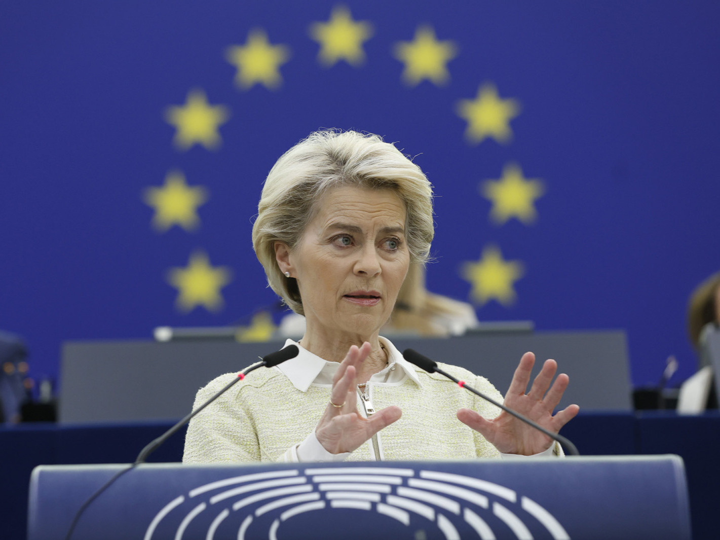 “Оросын царцаасан хөрөнгөөр Украиныг сэргээх сан байгуулна” гэж ЕХ-ны тэргүүн мэдэгджээ