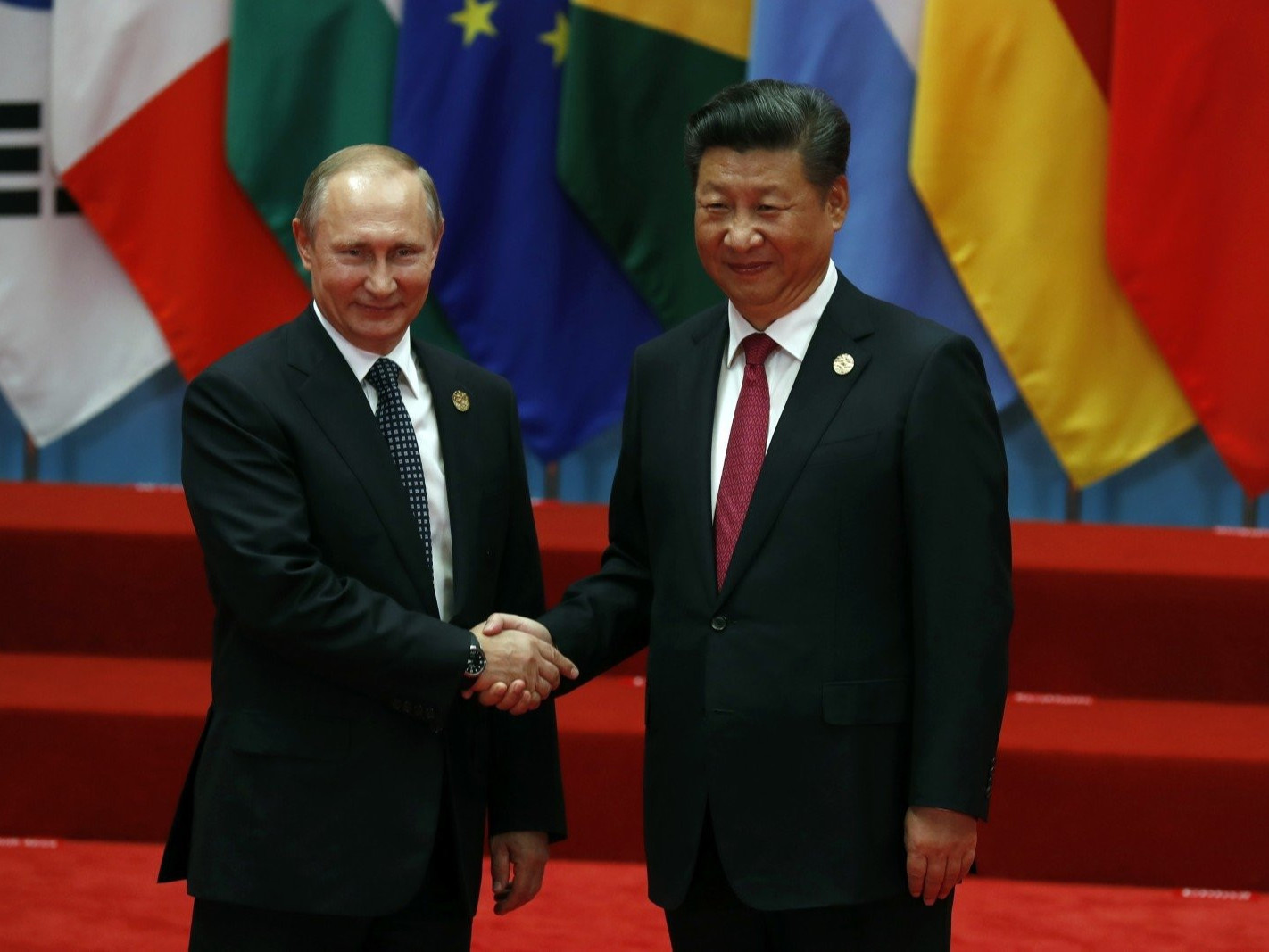 “Хятадаас Орост тусламж үзүүлж байгаа гэх ямар ч шинж алга” гэж АНУ-ын тагнуулын дарга мэдэгджээ 