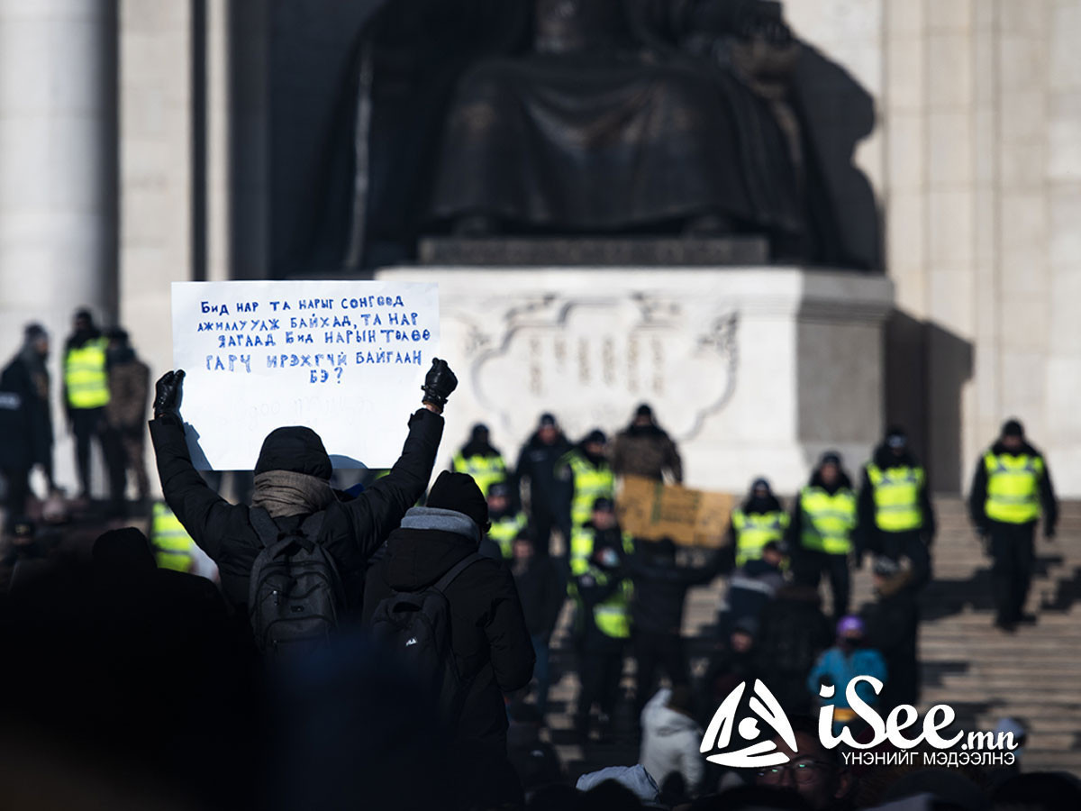 LIVE: Сүхбаатарын талбайд иргэдийн жагсаал найм дахь өдрөө үргэлжилж байна