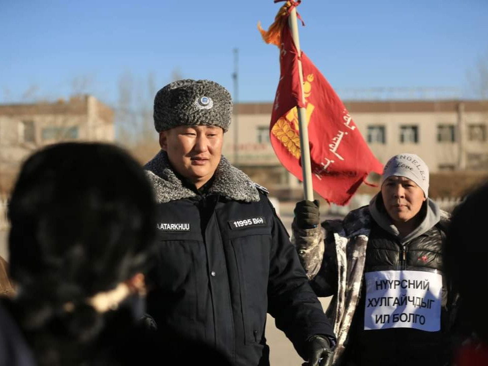 ФОТО: Сүхбаатар аймагт "Нүүрсний хулгайч" нарыг эсэргүүцсэн иргэдийн жагсаал болжээ