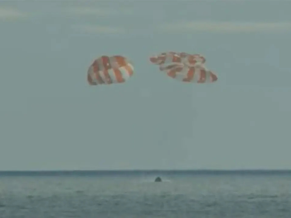 ВИДЕО: Сар руу аялсан NASA-ын "Артемис-1" хөлөг дэлхийд буцаж иржээ