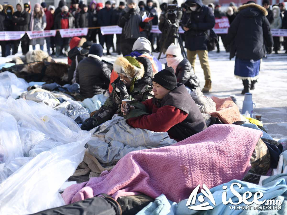 Жагсаал 16 дахь өдрөө үргэлжилж, өдөрт 50-60 иргэн төв талбай дээр хонож байна