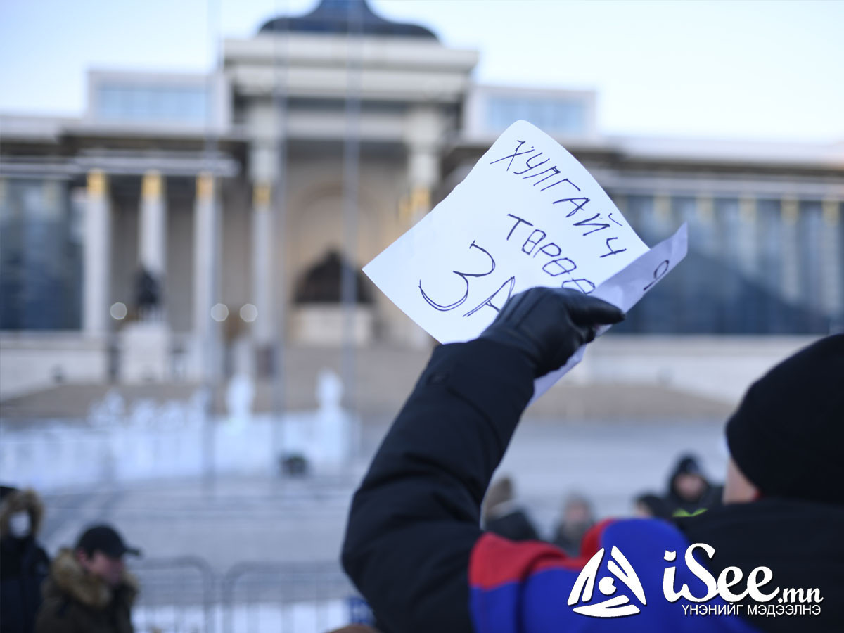 ШУУРХАЙ: Жагсаалд оролцож байсан иргэн "осгосон" гэх мэдээллээр эмнэлэгт хүргэгдсэн ч архины хордлогод орсон байсан нь тогтоогджээ