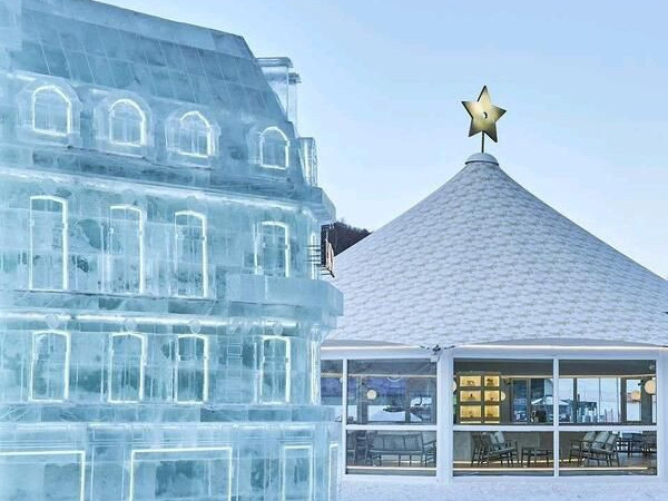 ФОТО: Dior Хятадын Жилин хотын Сонхуа нуурын цанын баазад “Avenue Montaigne” нэрийн дэлгүүрийнхээ хуулбарыг мөсөөр урлажээ