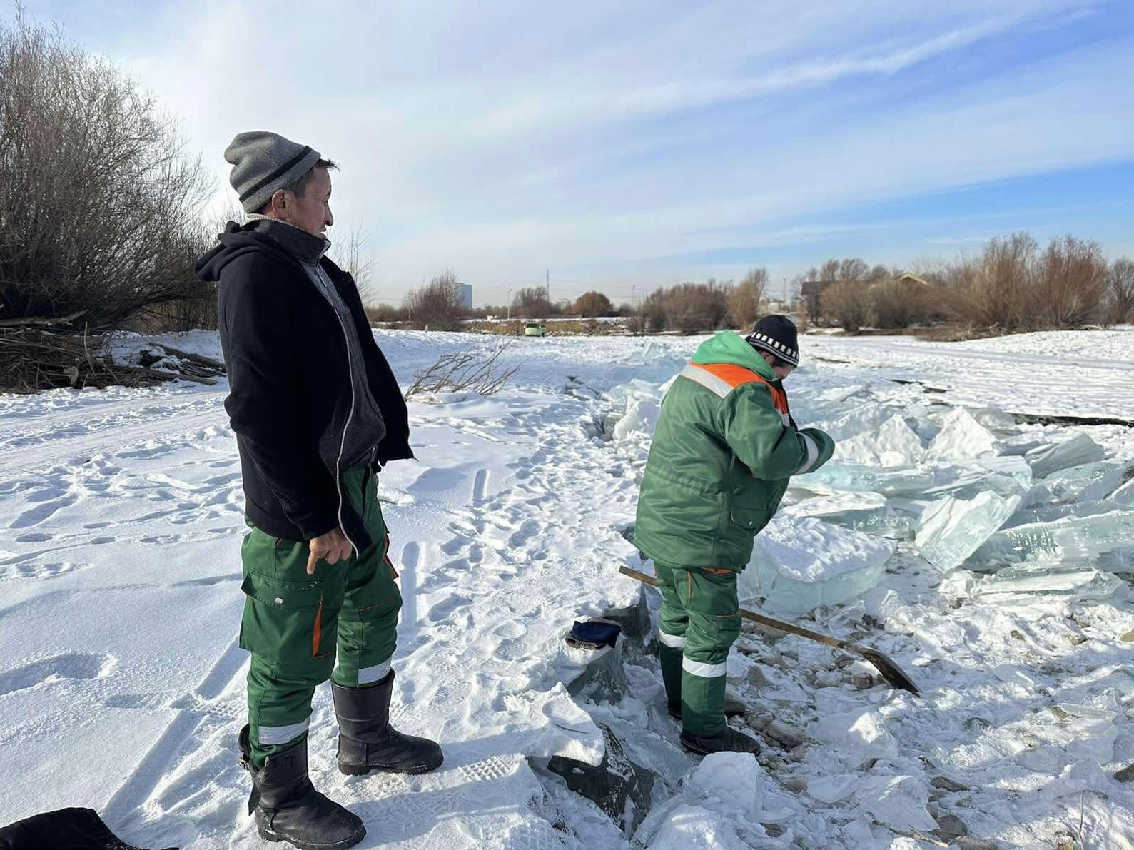 Туул голоос мөс зөөж, тээвэрлэж байсан зөрчлийг таслан зогсоожээ