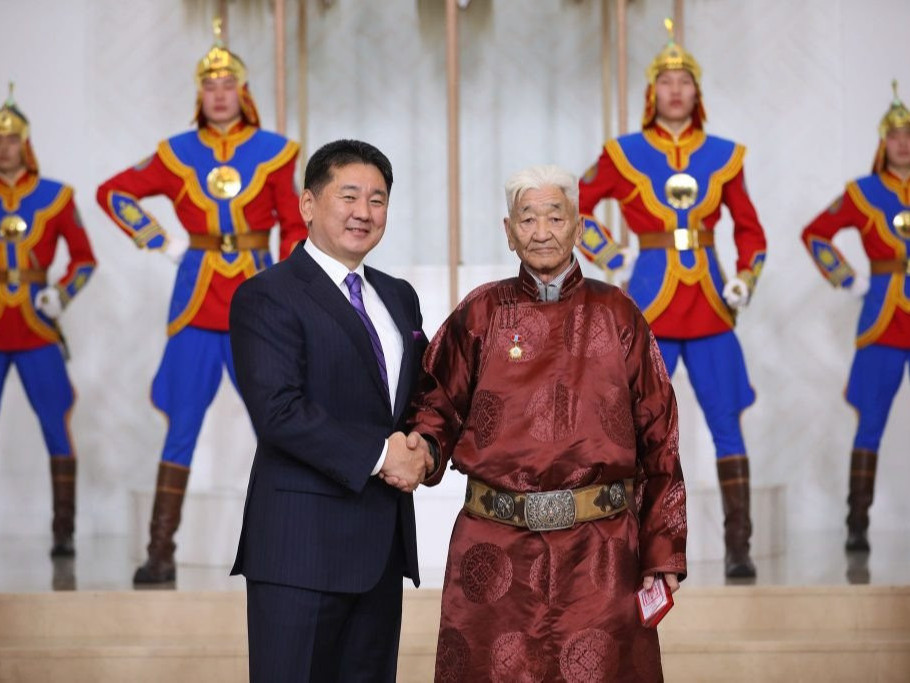 Өнөөдөр Хөдөлмөрийн баатар, Гавьяат цол, Алтан гадас одон хүртсэн ЭРХМҮҮД