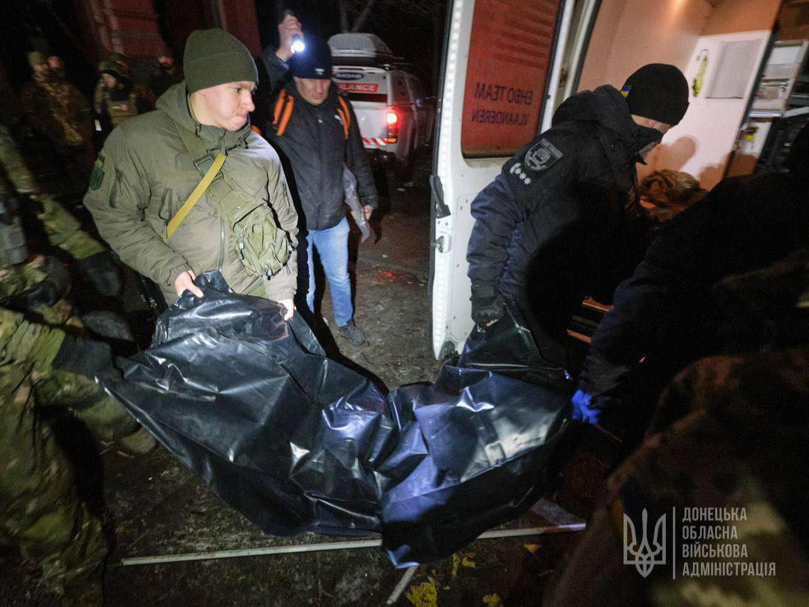 ВИДЕО: Украины Краматорск хотын орон сууц руу Оросууд пуужин харваж гурван хүн амиа алджээ