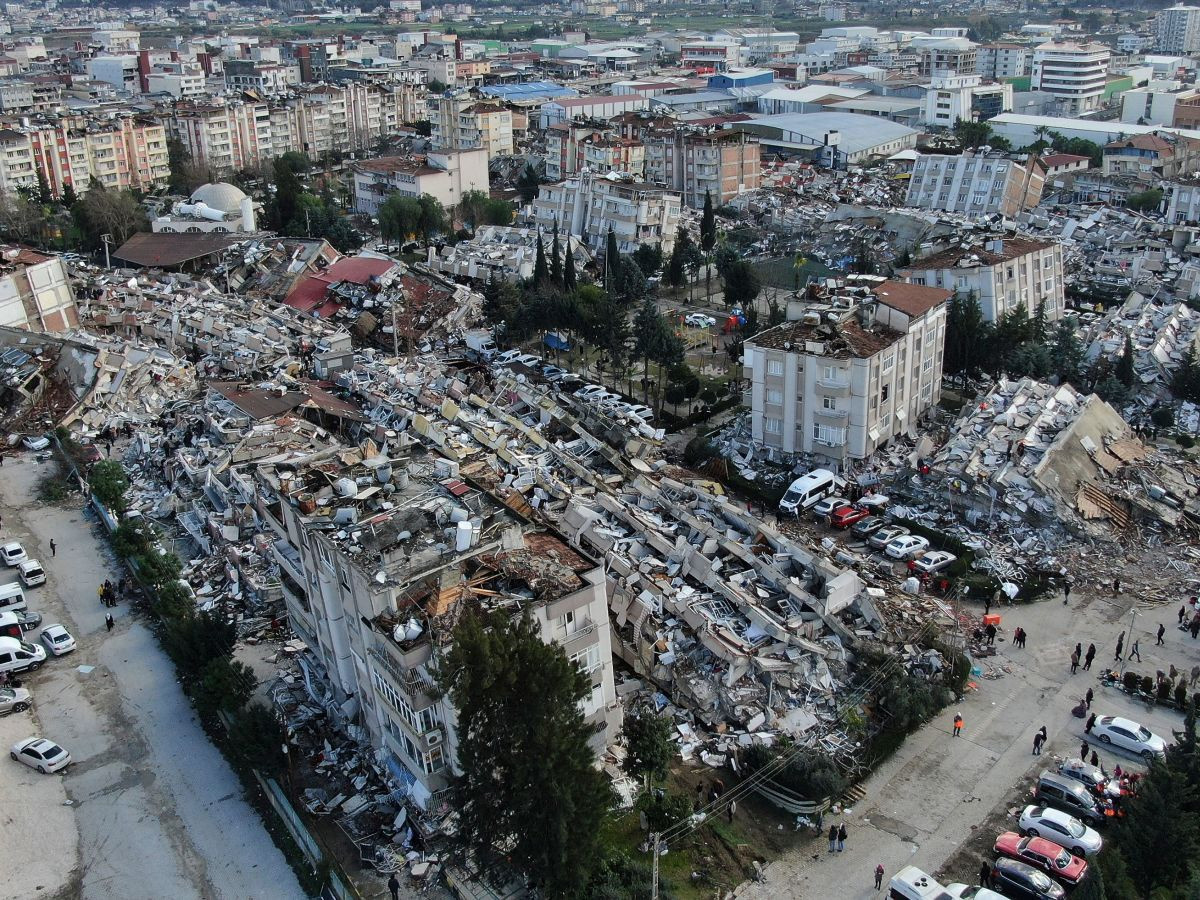 Турк, Сири улсад газар хөдлөлтийн улмаас амиа алдсан хүний тоо 9487-д хүрчээ
