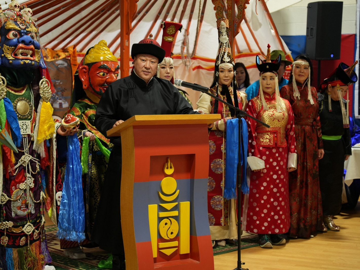 ФОТО: АНУ-ын Вашингтон хотод амьдардаг монголчууд "Сар шинийн барилдаан, Монгол соёлын өдөрлөг" зохион байгуулжээ