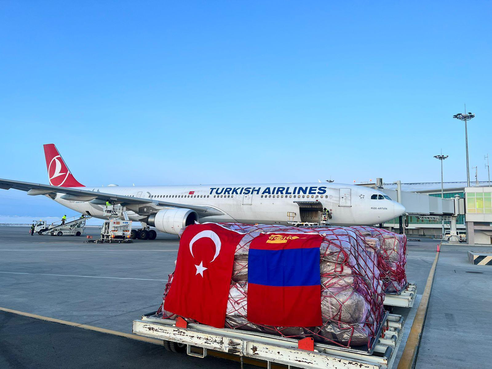 Монголын ард түмнээс илгээж буй "гэр" зэрэг тусламжийн зүйлийг Туркийн тал онгоц гарган, өчигдөр авч явжээ