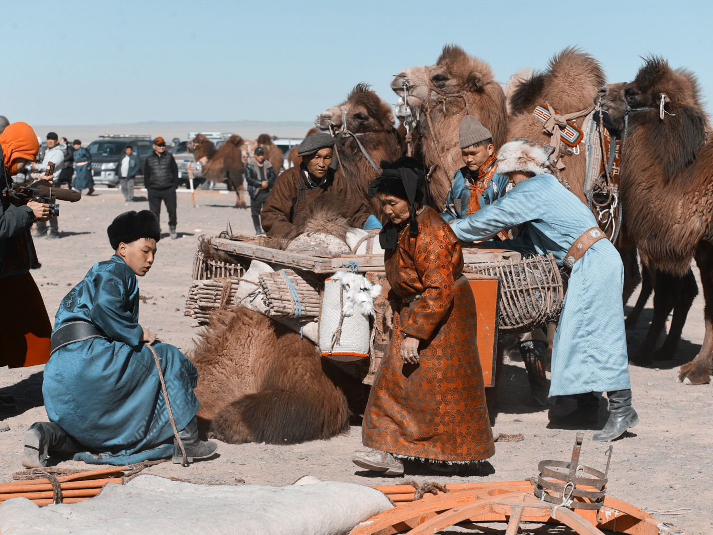 ФОТО: Түмэн тэмээний баярт 200 гаруй тэмээчид, нийт 3000 гаруй зочид төлөөлөгч оролцов