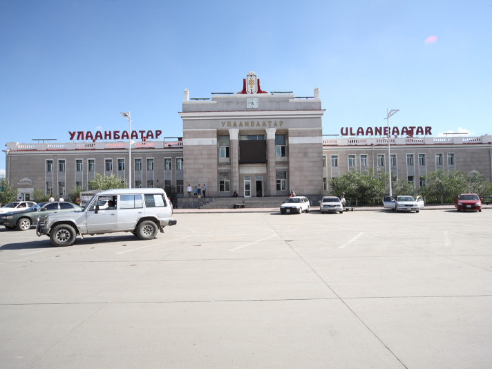 Б.Баяраа: УБТЗ-ын хувцас солих өрөөнд камер суулгаж ажилчдад бэлгийн дарамт үзүүлж хүч хэрэглэдэг /LIVE/